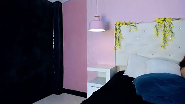 ScarlettBlaair live cam on StripChat