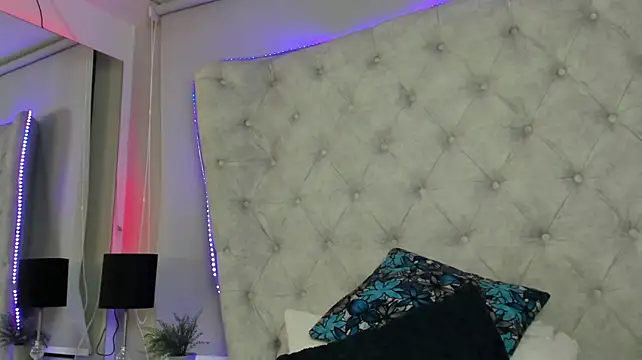 Cristina_Bss live cam preview