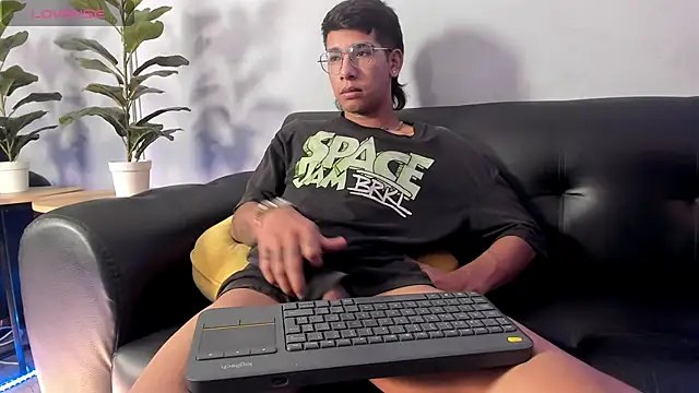 Harry04_ live cam on StripChat