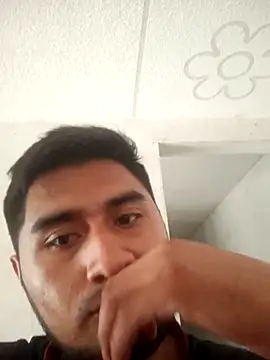 Alejandrotg21 live cam on StripChat