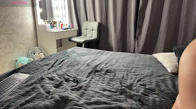 Love-me-miss live cam on StripChat