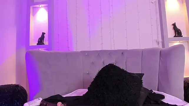 Dannae_Lux live cam on StripChat