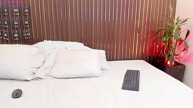 Michelle_Daniels live cam on StripChat