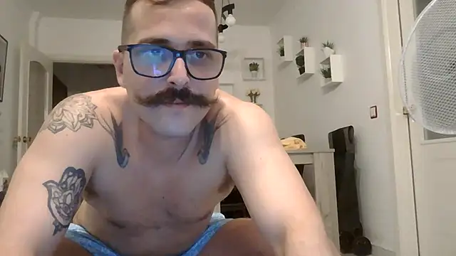 yanick931 live cam on StripChat