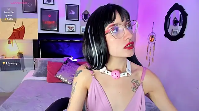 Alice__Moon__ live cam on StripChat