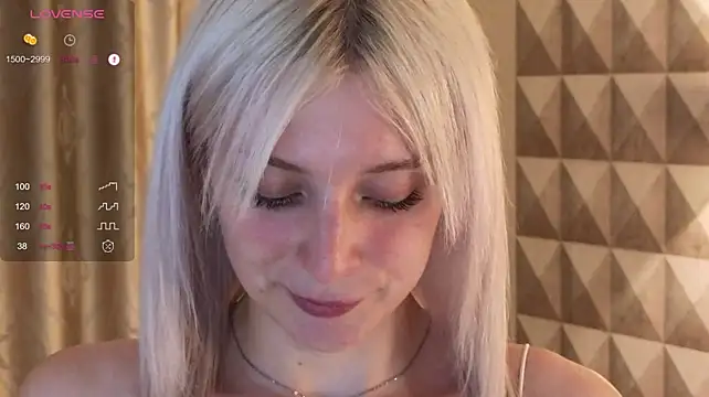HarleeMcIntosh live cam on StripChat