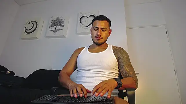 WillSandler live cam on StripChat