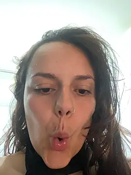 Scarletleon77 live cam on StripChat
