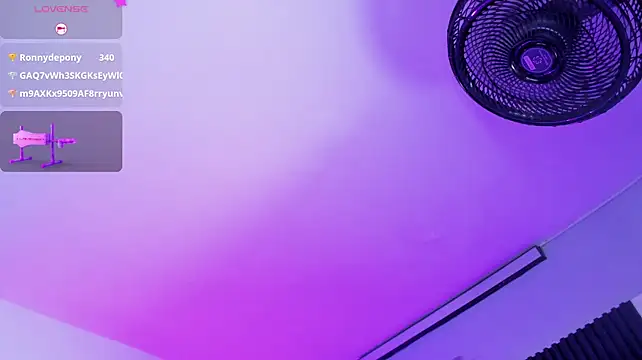 Khloe-Queen live cam on StripChat