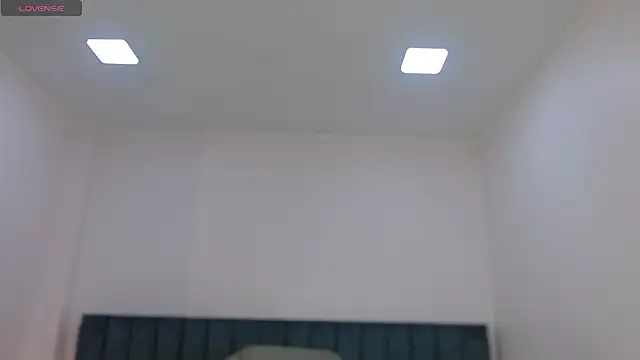 april_bunnyy live cam on StripChat