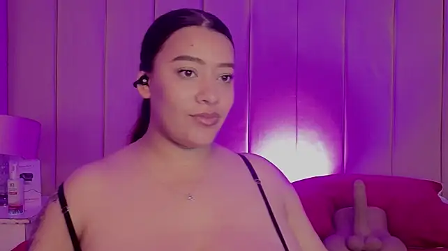 MollyBigBoobs12 webcam