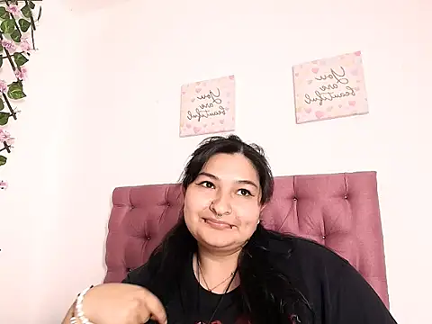 LauraHorny69 live cam on StripChat