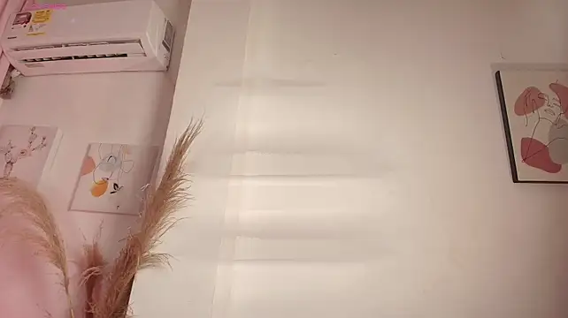 Meganlux1 live cam on StripChat