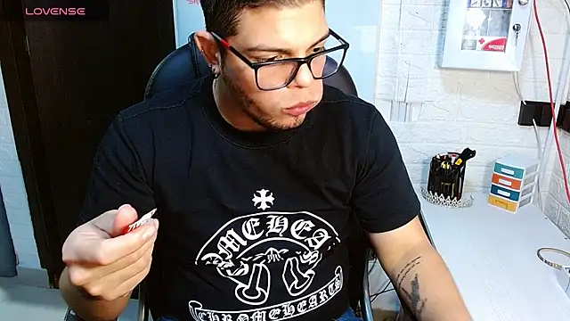 Realjoel01 live cam on StripChat