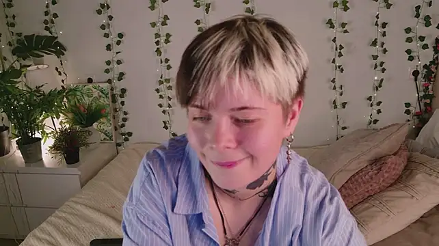 Kitty_Ollive live cam on StripChat