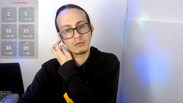 cholitohermoso live cam on StripChat