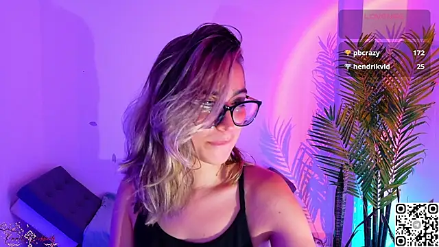 Emmi_Roberts webcam