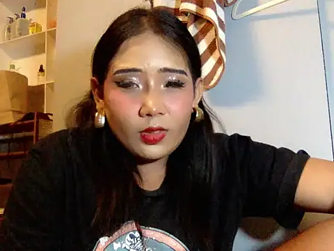LadycummerXx live cam on StripChat