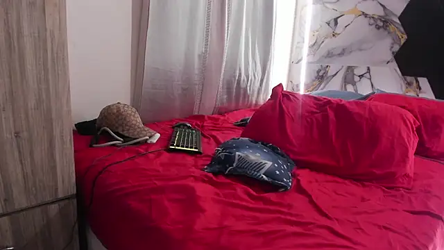 Goldendesirexx__ live cam on StripChat