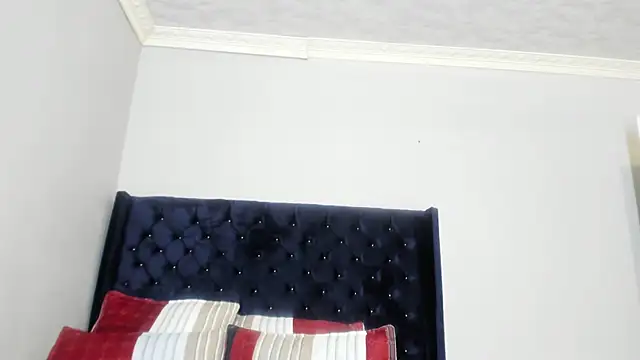 ConnieSmall24 live cam on StripChat
