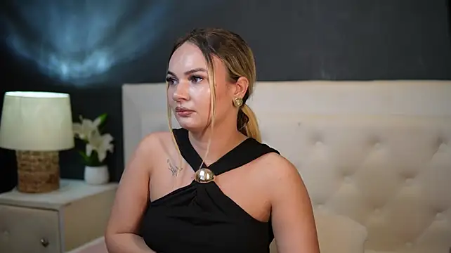 DaliaParis live cam on StripChat