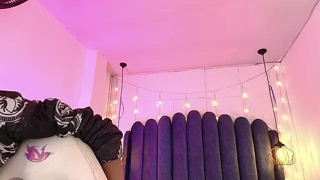 Queen_perla_ live cam on StripChat