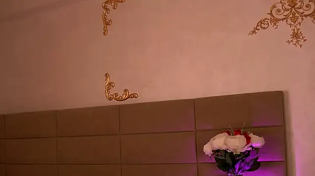 KyraCase live cam on StripChat