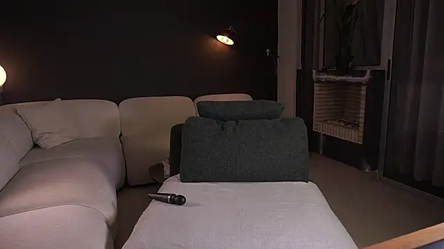 paulacora100 live cam on StripChat