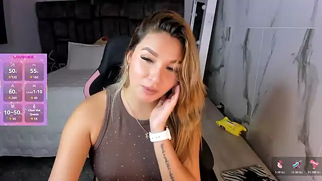 nicol_080 live cam on StripChat