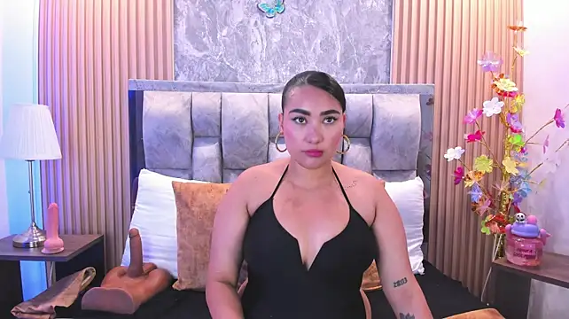 Sulay_Kim live cam on StripChat