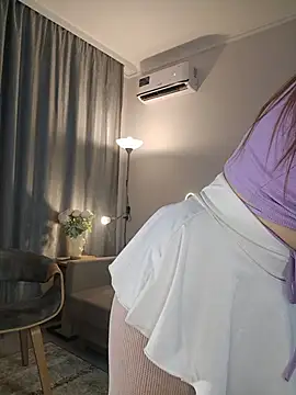 Alice_Liddelll live cam on StripChat