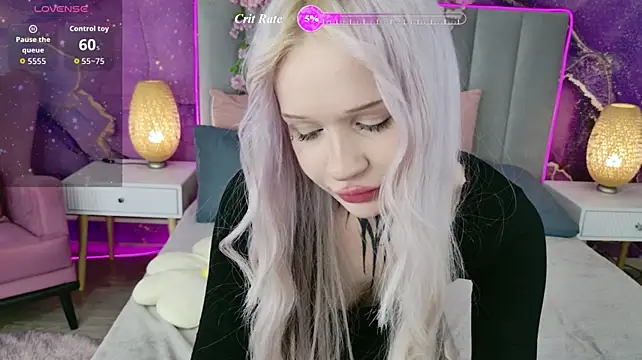 CloudyUniasia live cam on StripChat
