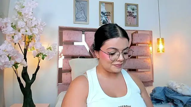 ariadna_bianchi live cam on StripChat