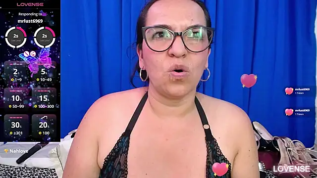 AlexaUllahX live cam on StripChat