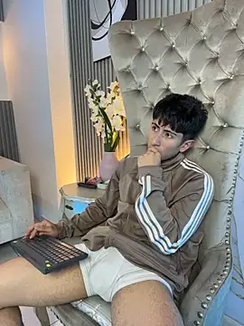 AndyJustgame_ live cam on StripChat