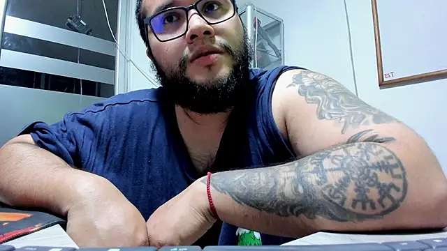 VINCEDMAGLIOO live cam on StripChat