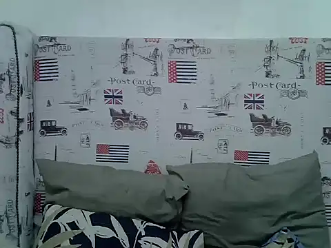 Naomibrunettex live cam on StripChat