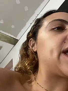 Chloe_Leaozinho live cam on StripChat