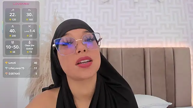 naishaa_ live cam on StripChat