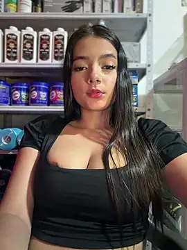 EmmiiGlow live cam on StripChat