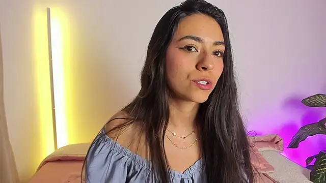 canelleGarces live cam on StripChat