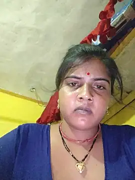 madhiy_hot live cam on StripChat