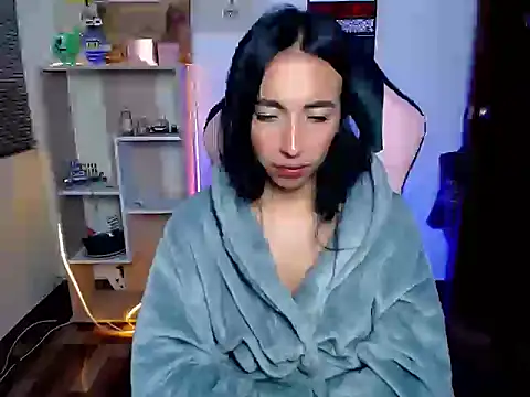 Amber_Morgan_1