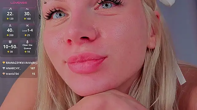 NiaLanila live cam on StripChat