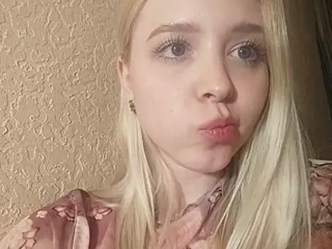 Yagami_Missa live cam on StripChat