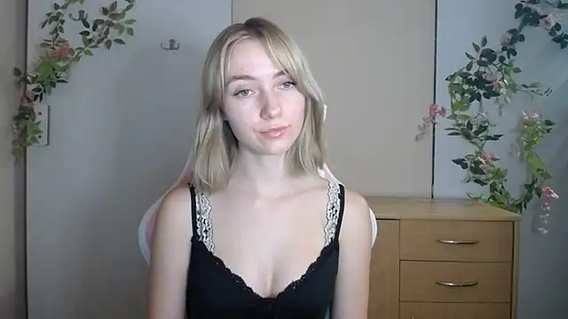 LuciaYoung webcam