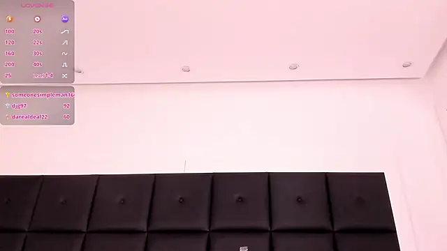 SelenaHolt webcam