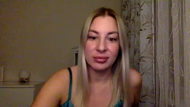 Arvelia live sex cam