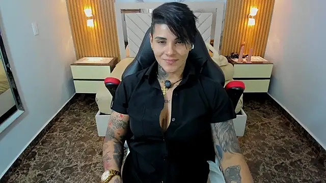 KAROLLJONES1 live cam on StripChat