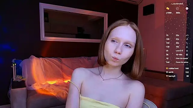 FoxyMira live cam preview